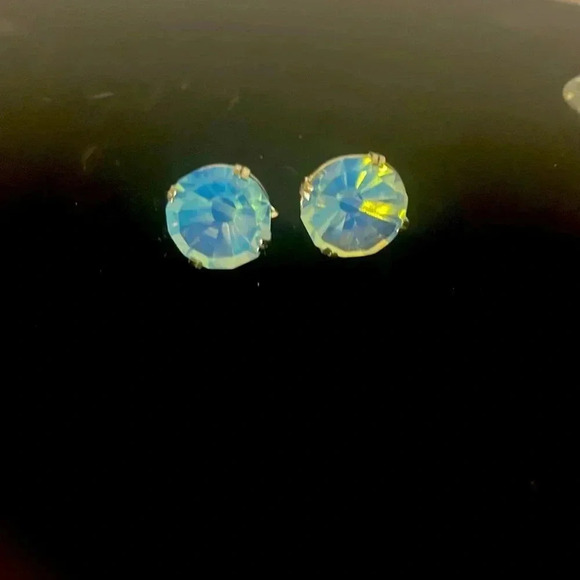 Three pairs of vintage earrings. One clip and two screw back - Picture 3 of 5